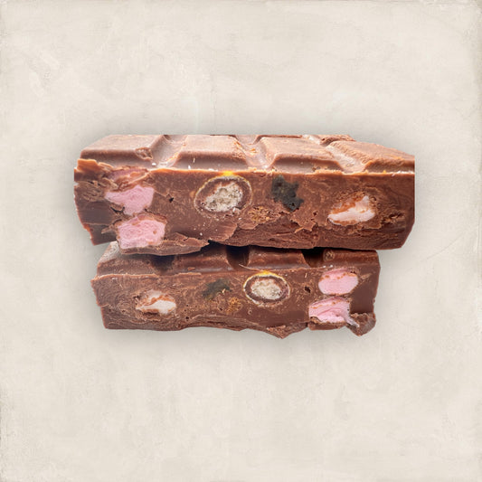 Milk Chocolate Rocky Road Bar (biscoff, mini marshmallows, crispy M&M's, sweet raisins and cranberries) 245g